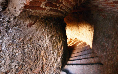 Bajada a la bodega