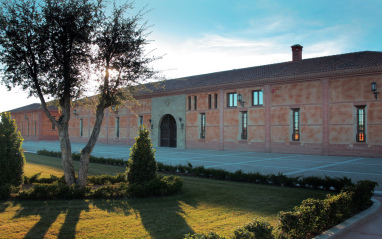 Fachada de la bodega