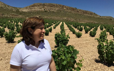 Elisa en el viñedo