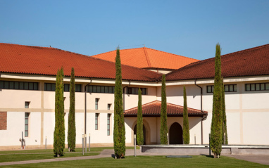 Fachada de la bodega