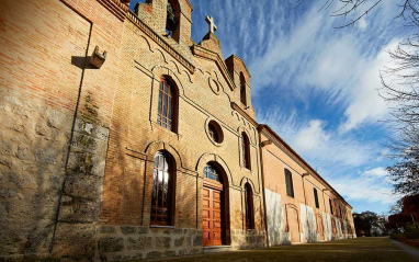 Fachada del edificio antiguo de bodega