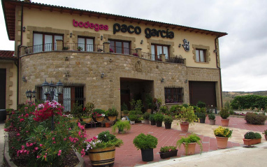 Fachada de la bodega