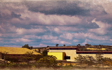 Edificio de bodega desde lejos