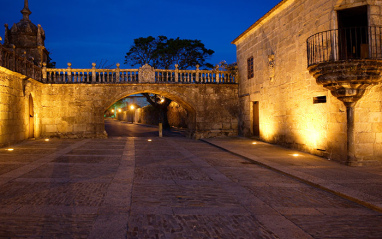 Vista nocturna del palacio