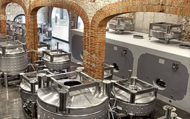 Distintos depósitos donde los vinos de Codorníu realizan su fermentación