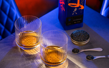 Johnnie Walker Blue Elusive Umami con caviar